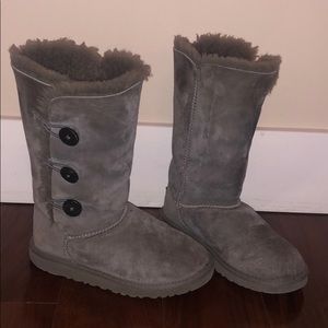 UGGS BUTTON BOOTS